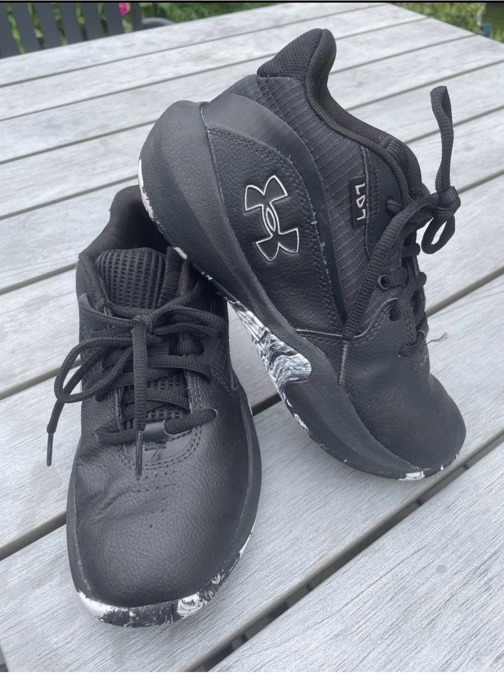 Under Armour Kids' Lockdown 7 Athletic Sneakers, size 2Y, Black